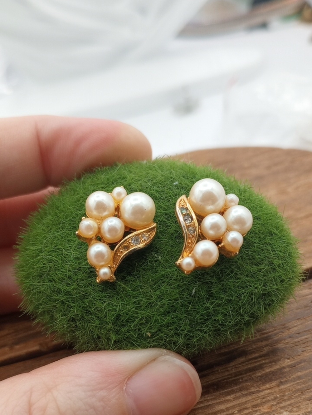 Richelieu Pearl Cluster  Earrings - Classic Women's Jewelry E403